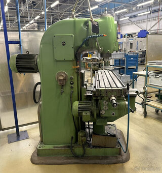 Frézka vertikální FA 3 AV - 4