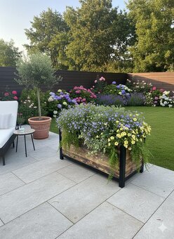 Vyvýšený záhon.  Květináč - 4