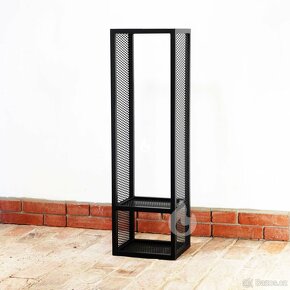 Kovový stojan na polínka ke krbu Perfo 2-Tower z tahokovu - 4