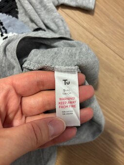 Chlapecké šedé triko, se žralokem z flitrů, 134, H&M - 4