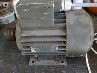 Frekvenční měnič Lenze 0,75 kW   230 VAC - 4