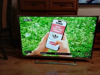 Smart TV 42" Panasonic TX-42AS740E-úhlopříčka106cm - 4