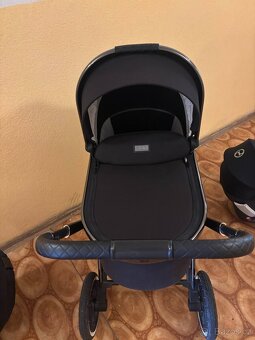 Kočárek Moon a autosedačka Cybex - 4