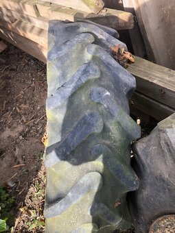 Náboje a kola Zetor 25 - 4