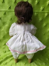 Pocelánová holčička se zoubkama - 4