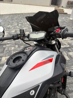 Yamaha MT07 - 4