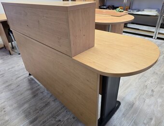 Kancelářský stůl - 4