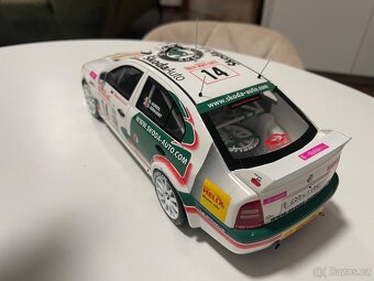 Škoda Octavia WRC 1:18 - 4