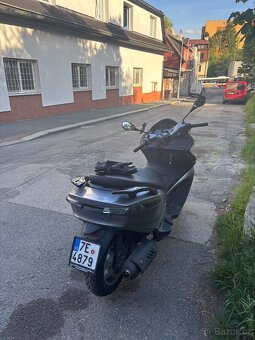 Piaggio X10 125 (ABS, ASR) - 4