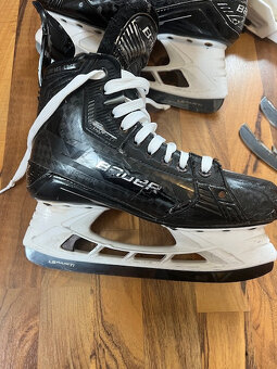 Brusle hokejové Bauer Mach vel.8,5 Fit 2 - 4