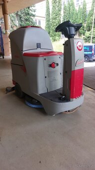 Podlahový mycí stroj Comac Innova 55 B - 4