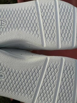 Nové tenisky Adidas vel. 27 - možná i výměna

 - 4