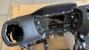 Palubní deska Citroen C4 poslední gen. do OPR 17585 - 4