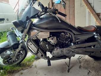 AQUILA Hyosung GV 650 - 4