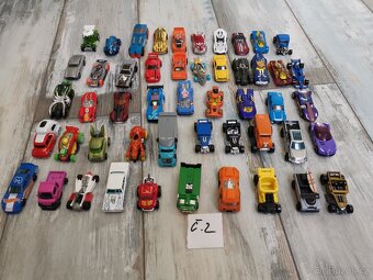 Autíčka HotWheels - 4