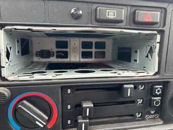 Dobové radio fisher z bmw e30 - 4
