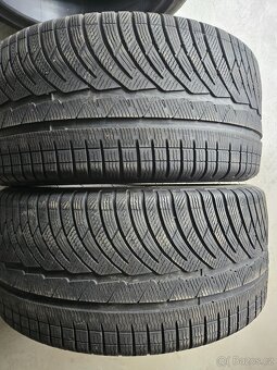 255/35R19 - 4