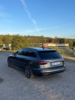 Audi A4 Avant S line - 4