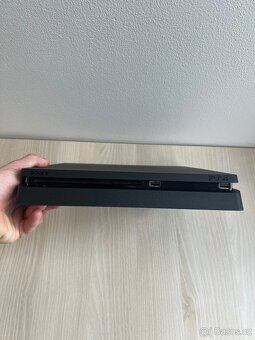 Herní konzole PS4 / PlayStation 4 Slim 1 TB + 2 ovladače - 4