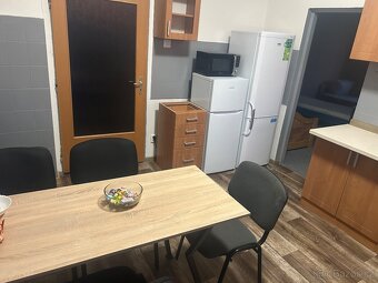 НАДАЄМО КІМНАТУ В СІМЕЙНОМУ ДОМІ ДЛЯ СІМЕЙНІЙ ПАРІ НА ПРАЗІ - 4