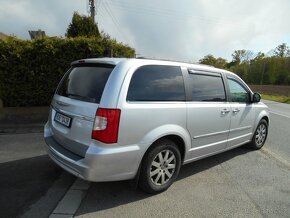 Chrysler Town Country 3,6 Limited 2xDVD, úhly 2011 - 4