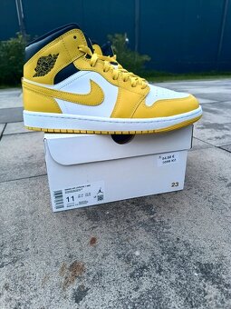 Air Jordan 1 Mid "Vivid Sulfur" Wmns - 4