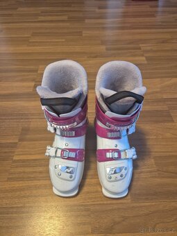 Prodám lyžařský set - lyže, boty, helma - možno i zvlášť - 4