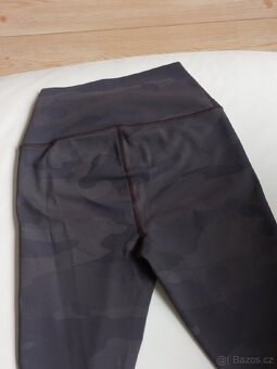 legíny Alo Yoga - 4