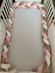 Nový růžový mantinel cop do dětské postýlky 3m - 4