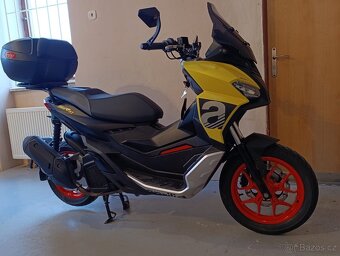 Aprilia SR GT 125 - 4