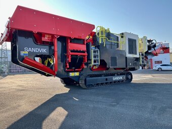 Mobilní čelisťový drtič SANDVIK QJ241 - 4