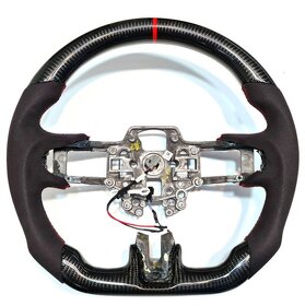 Karbonový volant pro mustang 2015-2023 - 4