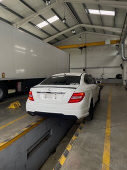 Mercedes Benz C220cdi - W204 COUPE - 4
