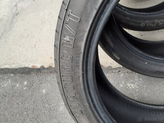 Prodám letní pneu 235/45 R 19 - 4