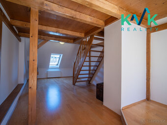 Prostorný byt 3+1, 90 m², po rekonstrukci, 15 min. pěšky do - 4
