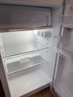 Malá lednička s mrazáčkem - 4