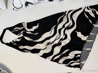 Černo-bílé šaty se třpytkami, velikost 36 - 4