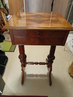 Starožitný šicí stolek - 4