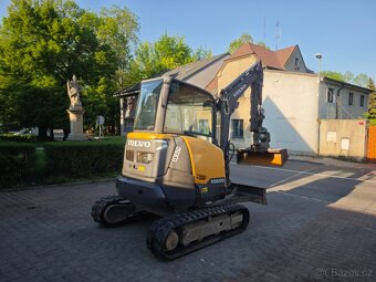 Pásový bagr Minibagr Volvo ECR35D r.v. 2017 Nové pásy - 4