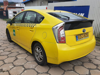 Toyota Prius - 4