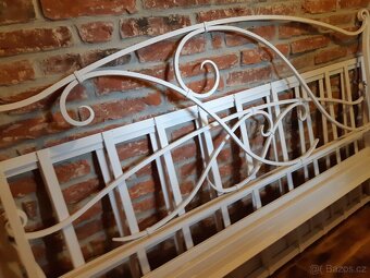 bila kovana kovova postel, umelecke kovarstvi 180x200 - 4