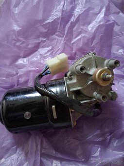 Prodám motorek př.stěračů Fiat 128 coupé - 4