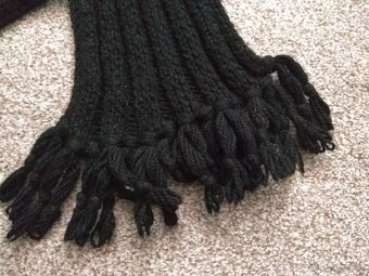 Nová dámská dlouhá zimní ručně pletená šála - tmavě černá - 4