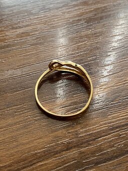 Zlatý dámský prstýnek - 4