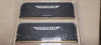 Operační paměť Corsair Vengeance RGB Pro - 4
