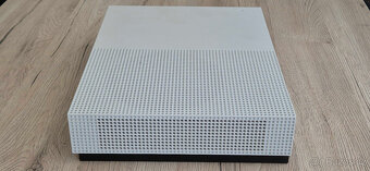 Xbox One S - 4
