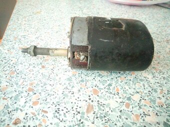 Motorek stěrače - 4