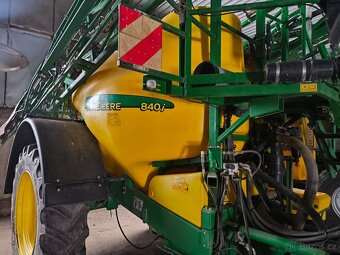 Tažený postřikovač John Deere 840i - 4
