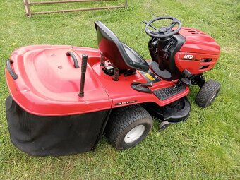 Prodám zahradní traktor MTD 18hp,2 válec, hydro - 4