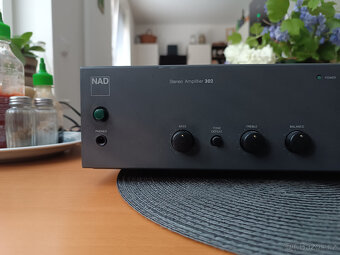 zesilovač NAD 302 - 4